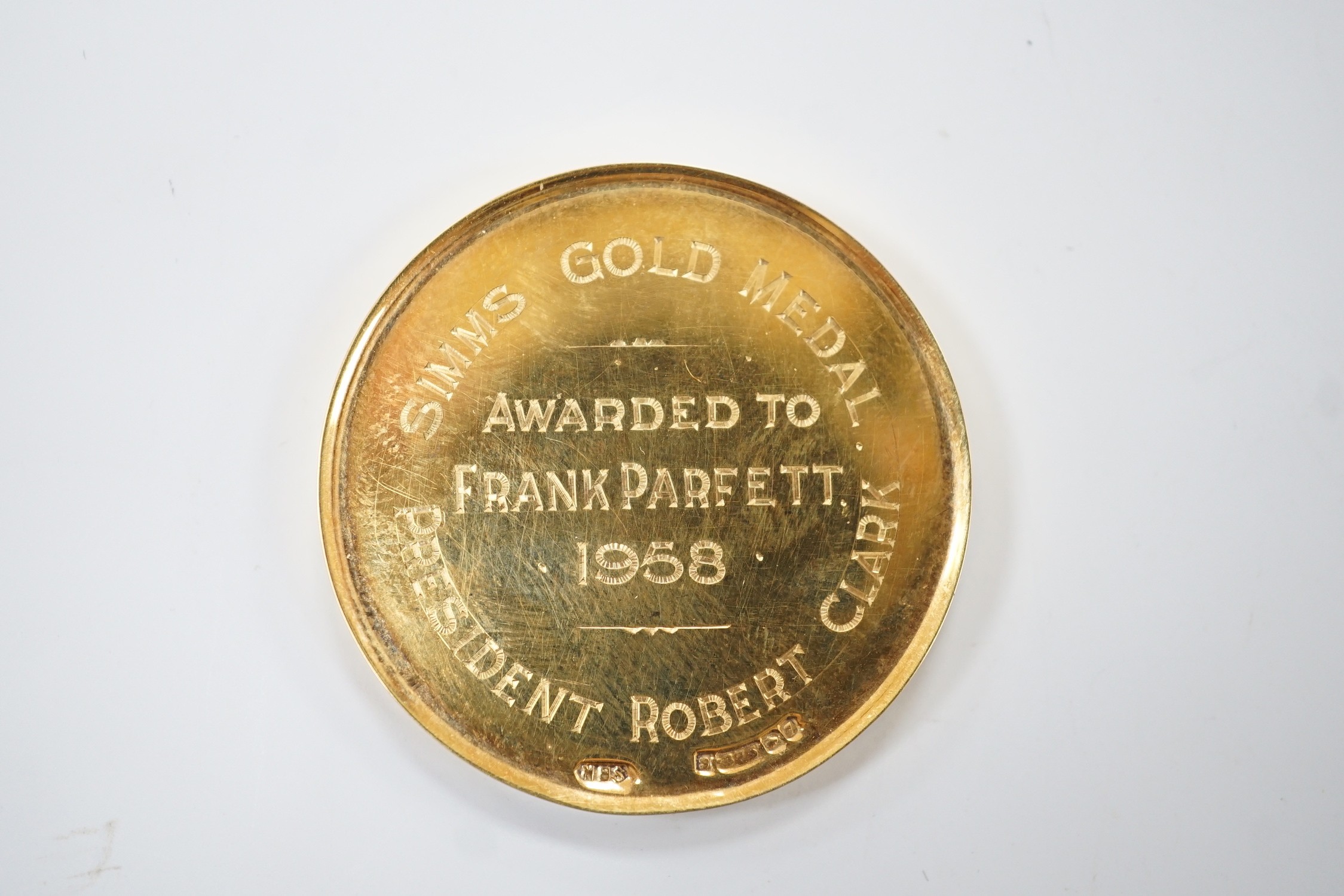 A mid 20th century 9ct gold 'The Society of Engineers' gold medal awarded to Frank Parfett, 1958, in fitted case, 19.1 grams.